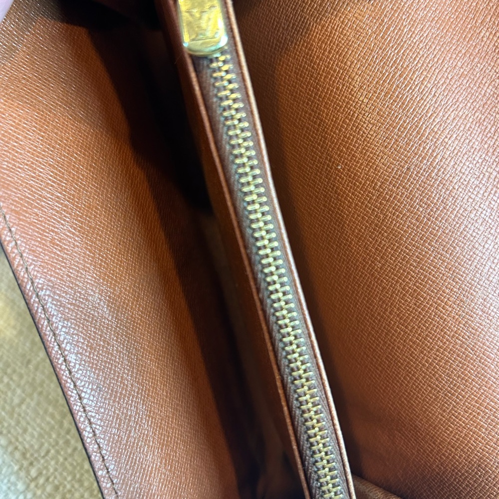 Authentic Louis Vuitton monogram speedy - Picture 10 of 15